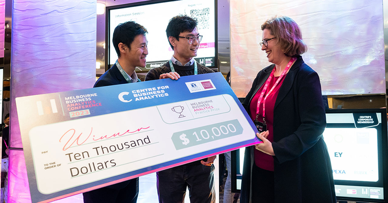 Dr Jenny George awards Business Analytics Practice Prize